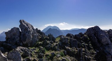 Bask ülkesindeki kayalık dağların manzarası