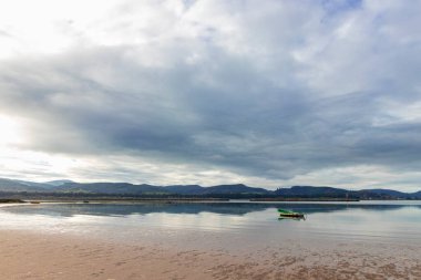 İspanya 'daki Laredo plajında manzara