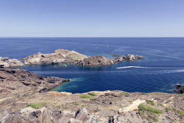 İspanya 'nın kuzeyindeki Creus' un kıyıları Akdeniz 'de Girona' daki kadavralar yakınlarında.