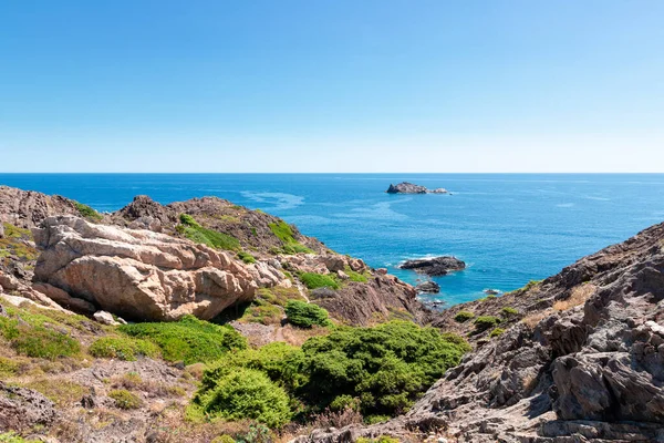 İspanya 'nın kuzeyindeki Creus' un kıyıları Akdeniz 'de Girona' daki kadavralar yakınlarında.