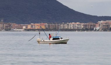 İspanya 'nın kuzeyindeki mavi deniz