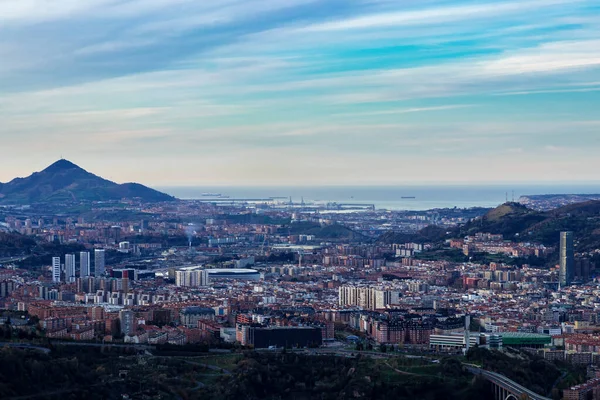 Panoramisch Uitzicht Stad Bilbao Het Noorden Van Spanje Bij Zonsondergang — Stockfoto