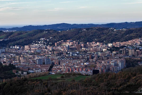 Spanya Nın Kuzeyindeki Bilbao Şehrinin Günbatımında Panoramik Görüntüsü — Stok fotoğraf