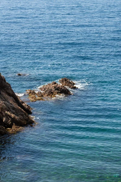 Felsige Küste Norden Spaniens Einem Klaren Sommertag — Stockfoto