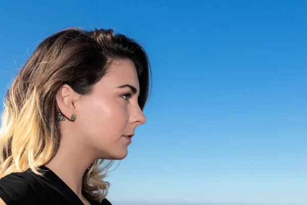 Retrato Mujer Joven Suéter Lana Aire Libre — Foto de Stock