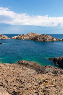 Girona 'da bir körfez Güneşli bir yaz günü