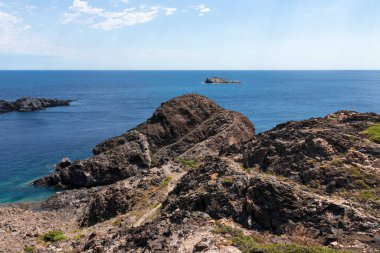 Giron 'daki Costa Bravo' da turkuaz su koyunda güzel bir yaz günü.