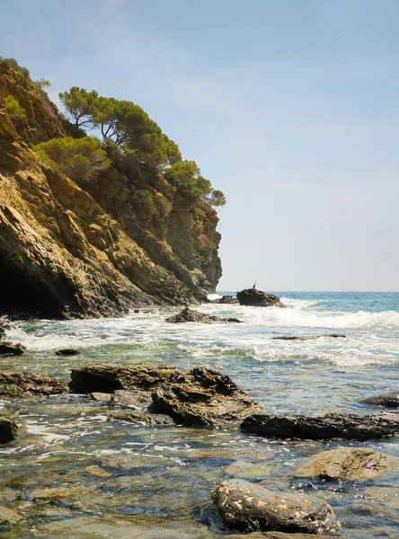 Скелясте Узбережжя Сонячний День Іспанському Коста Брава — стокове фото