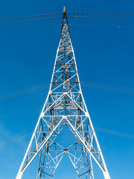 Электрическая Башня Ясный День Голубым Небом — стоковое фото
