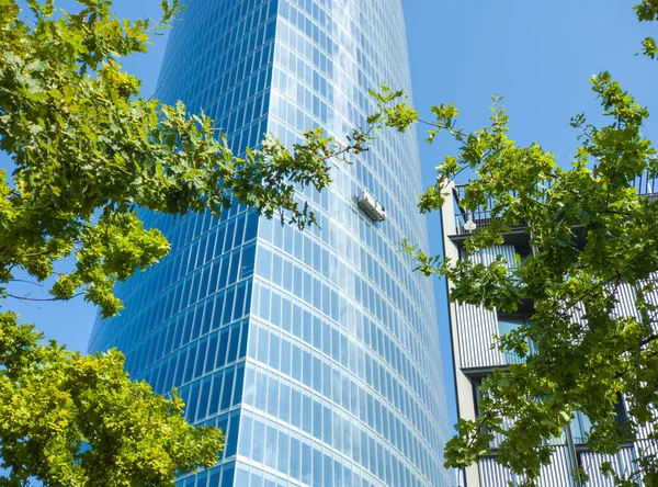 毕尔巴鄂市中心的玻璃塔 — 图库照片