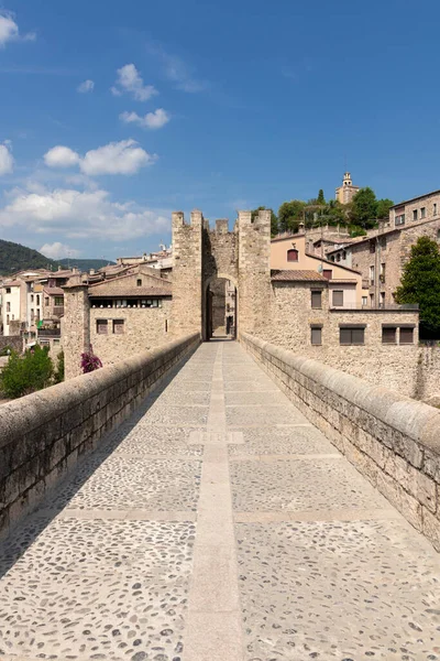 Middeleeuwse Brug Stad Besalu Girona Een Zonnige Zomerdag — Stockfoto