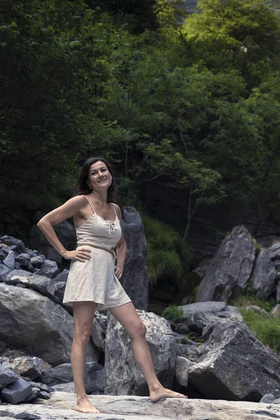 Mature Woman Posing Mountains White Dress Big Smile — Stock Photo, Image