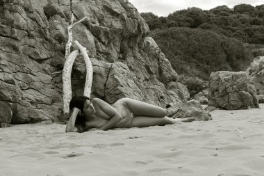 Kızlar kıyılarında