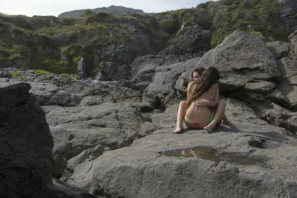 Girls in the coast — Stock Photo, Image