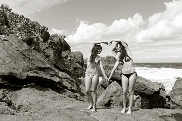 Chicas en la costa Imagen de archivo