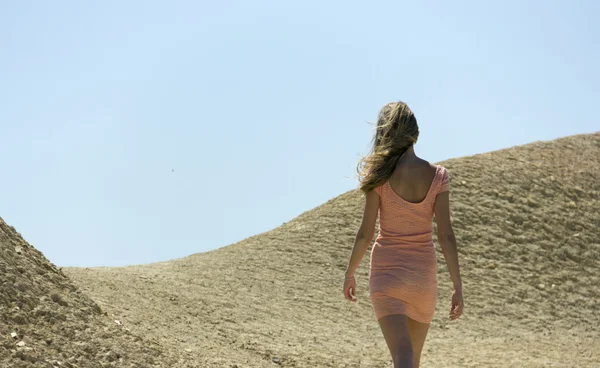 Ragazza nel deserto — Foto Stock