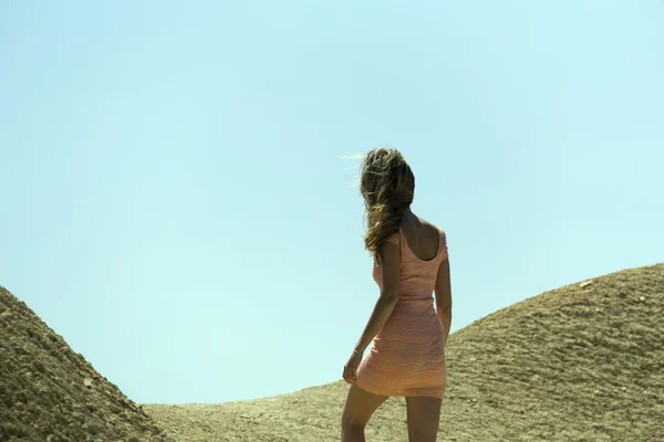 Ragazza nel deserto — Foto Stock