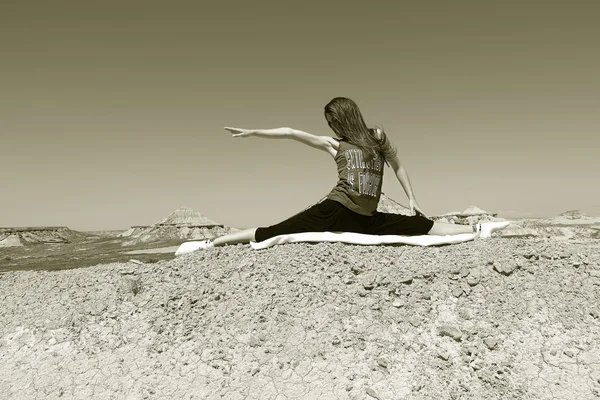 Yoga nel deserto — Foto Stock