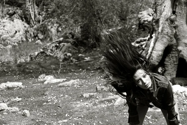 Ragazza in montagna — Foto Stock