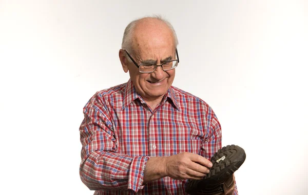 Uomo anziano calpestato gomma da masticare — Foto Stock