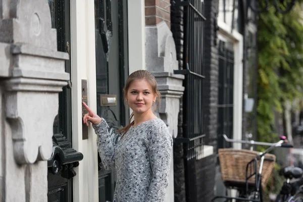 Mädchen in amsterdam — Stockfoto