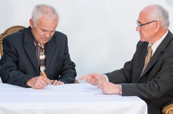 Two senior businessmen — Stock Photo, Image