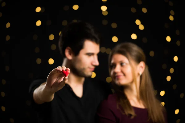 Jovem casal apaixonado — Fotografia de Stock