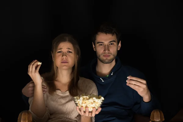 Casal assistindo filme — Fotografia de Stock