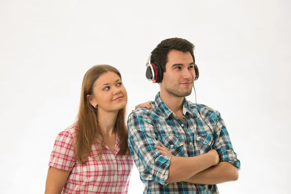 Koppel luisteren muziek — Stockfoto