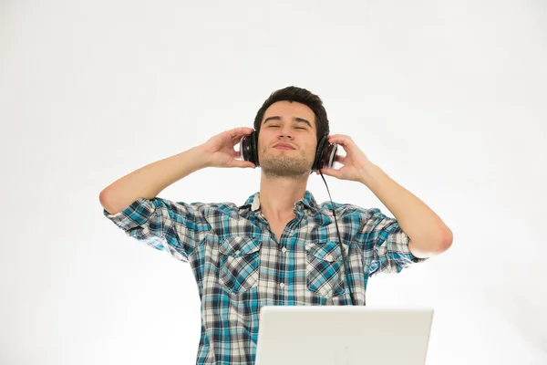 Homem feliz em fones de ouvido — Fotografia de Stock