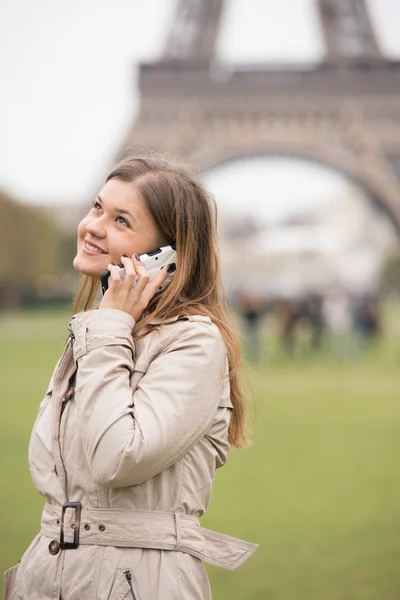 Paris'te konuşuyor — Stok fotoğraf