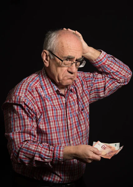 Пожилой человек с деньгами — стоковое фото