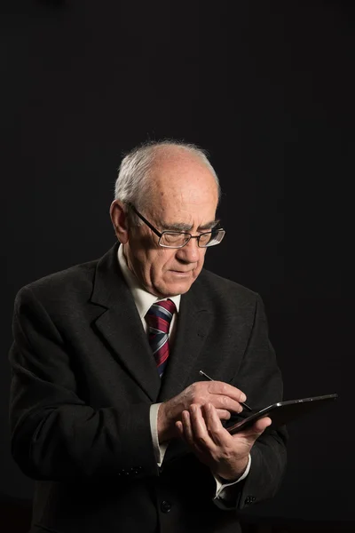Senior businessman with tablet pc — Stock Photo, Image