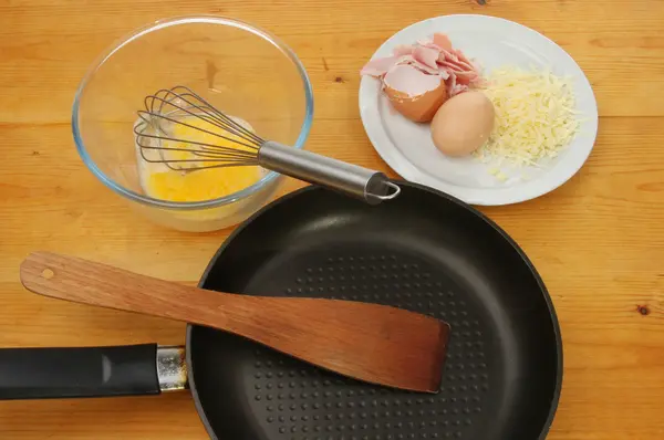 Omelette-Zutaten auf einer Arbeitsplatte — Stockfoto