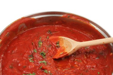 Bir tavada domates sosu