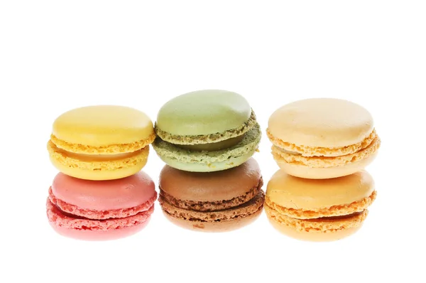 Seis Macarons Diferentes Aislados Contra Blanco — Foto de Stock