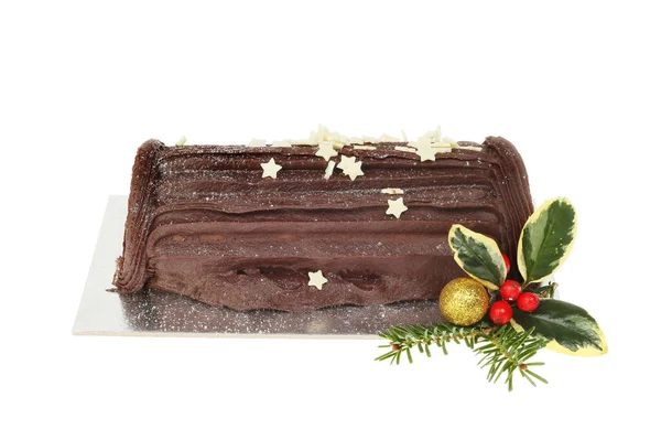 Tronco Yule Cioccolato Decorato Con Fogliame Stagionale — Foto Stock