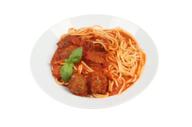 Spagetti ve köfte ince dal fesleğen ile