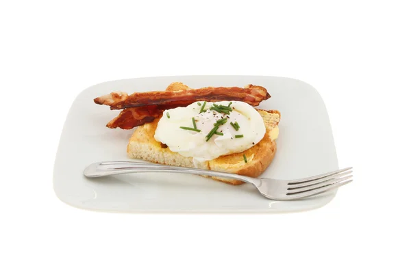 Poached egg on toast — Stock Photo, Image