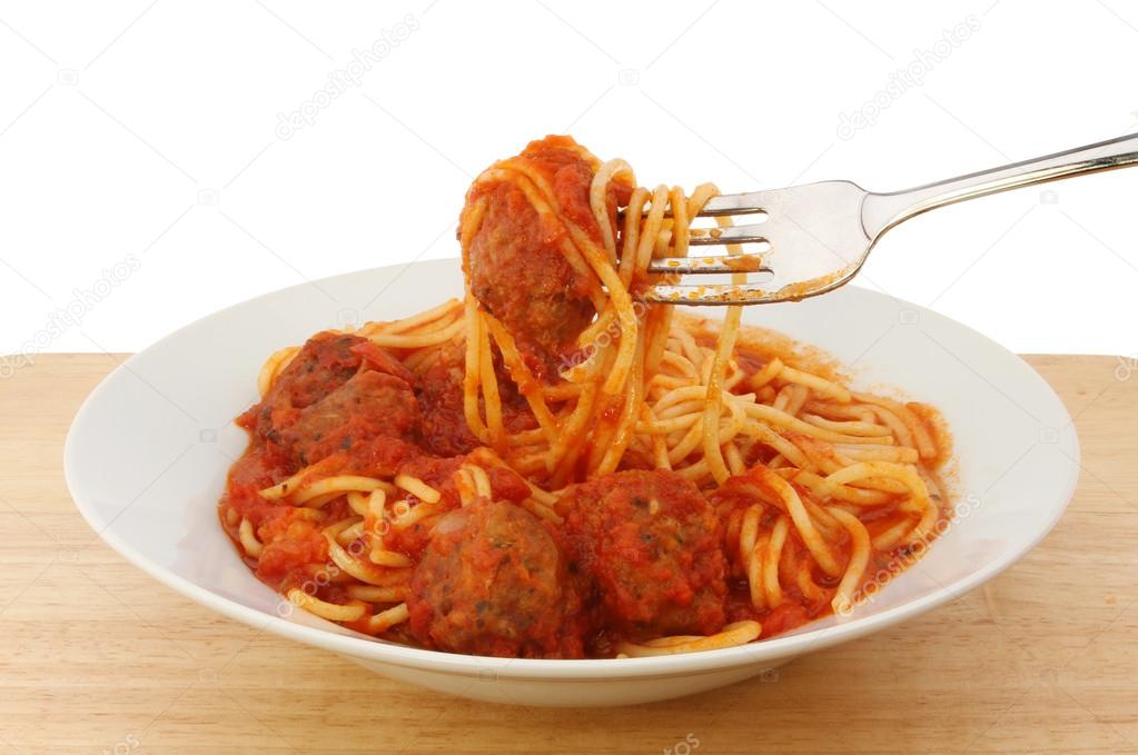 Spaghetti meatballs in a bowl
