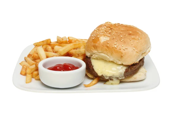 Cheeseburger und Chips — Stockfoto