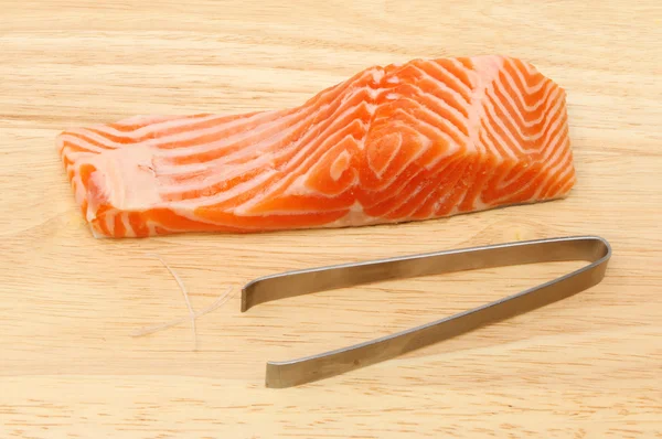 Sea trout fillet and tweezer — 스톡 사진