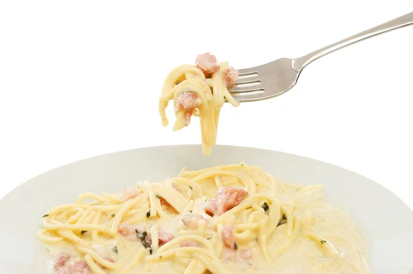 Spagetti carbonara çatal ve plaka — Stok fotoğraf