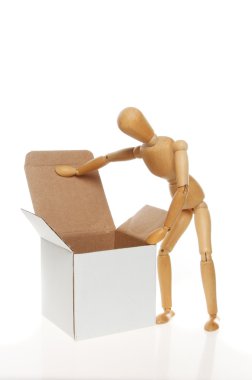 Sanatçının manken ve kutusu