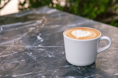 Bir fincan cappuccino ya da espresso kahve ile latte sanatı..