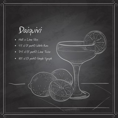 Kara tahta üzerinde kokteyl ROM ve limonlu kokteyl