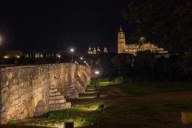 salamanca ve Roma köprüsü