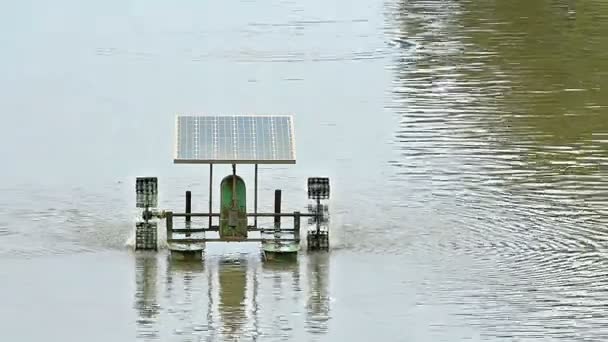 Abwasser Spin Maschine Arbeitet Mit Solarzellen — Stockvideo