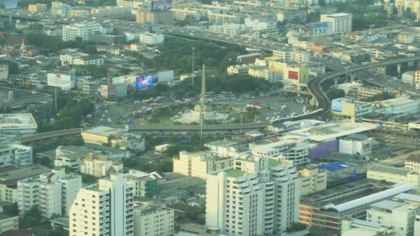 泰国胜利纪念碑顶部景观下的城市交通 — 图库视频影像