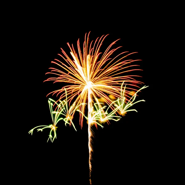 Kleurrijke vuurwerk op donkere hemelachtergrond — Stockfoto